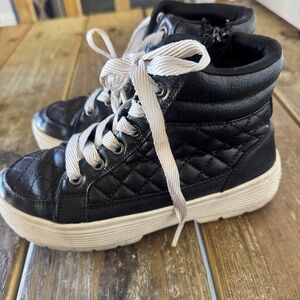 Skechers Girl Quilted High-Top Sneakers in Black with White Laces